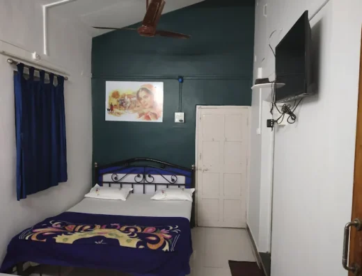 Dolphin House Beach Resort